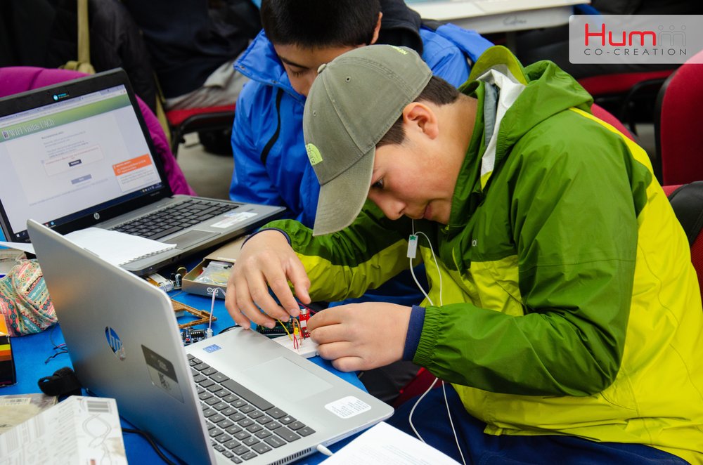 Estudiantes en congresos y ferias tecnológicas